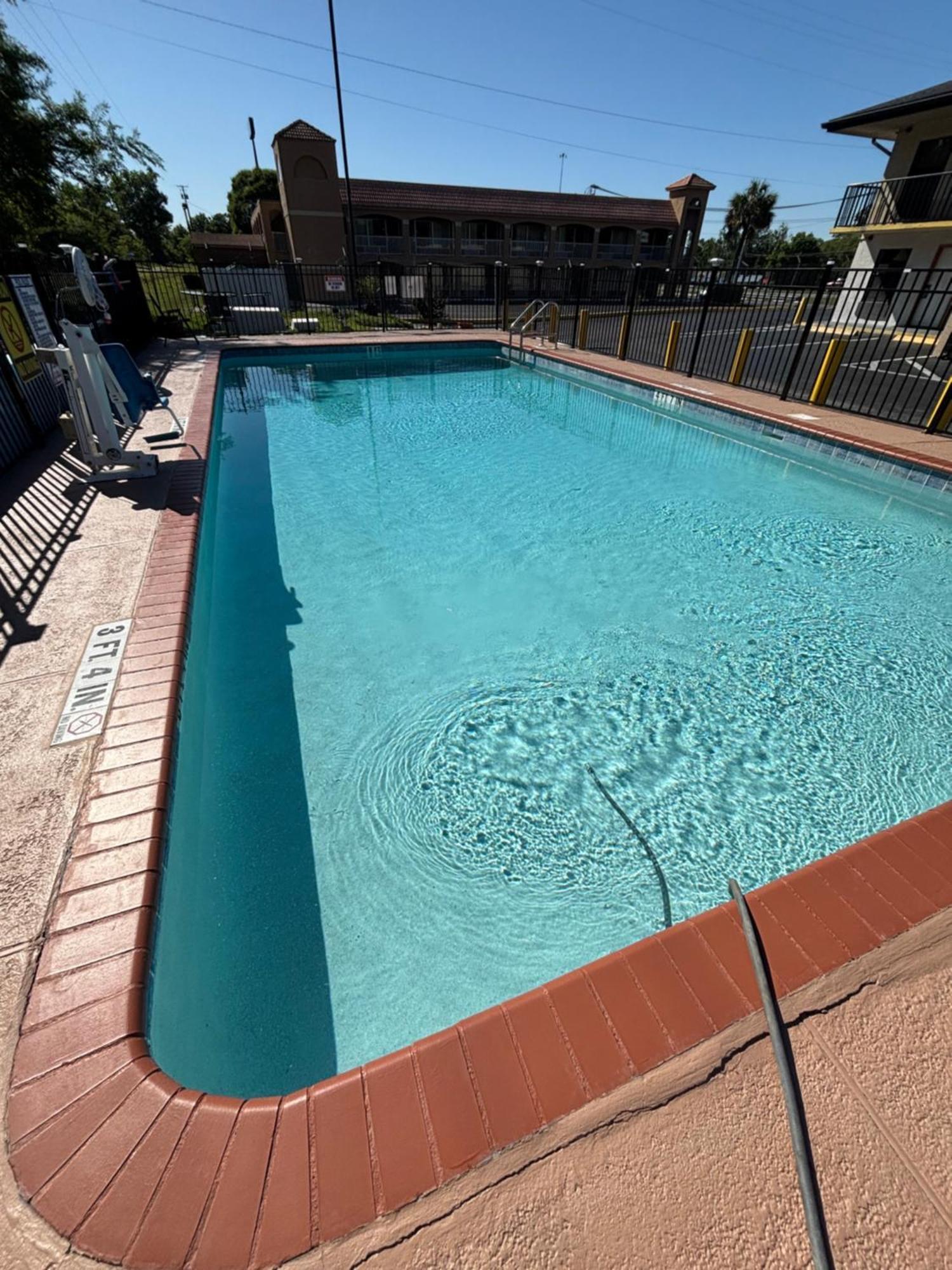 Hotel High Springs Soon To Be Clarion Pointe 2*