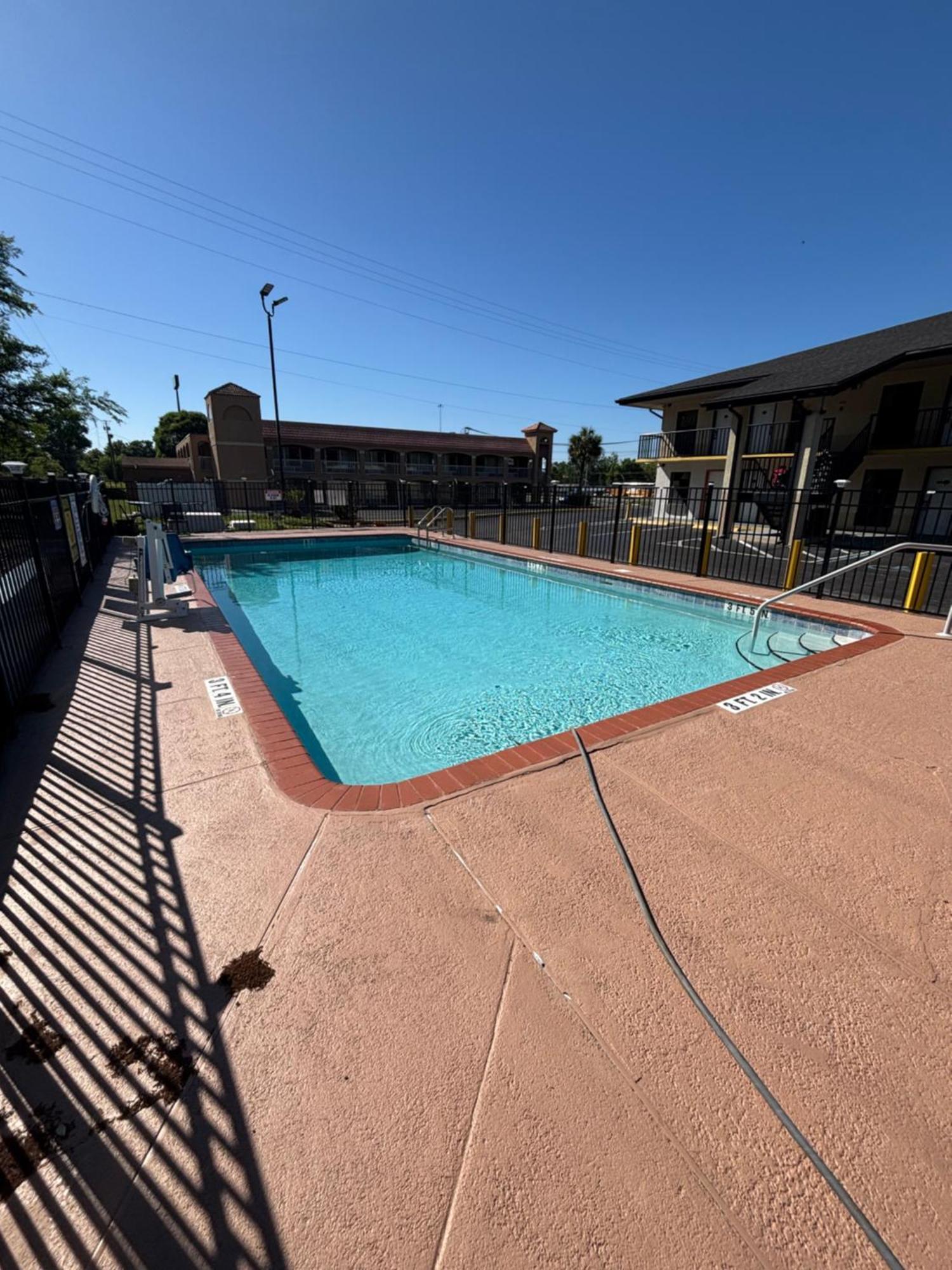 Hotel High Springs Soon To Be Clarion Pointe 2*