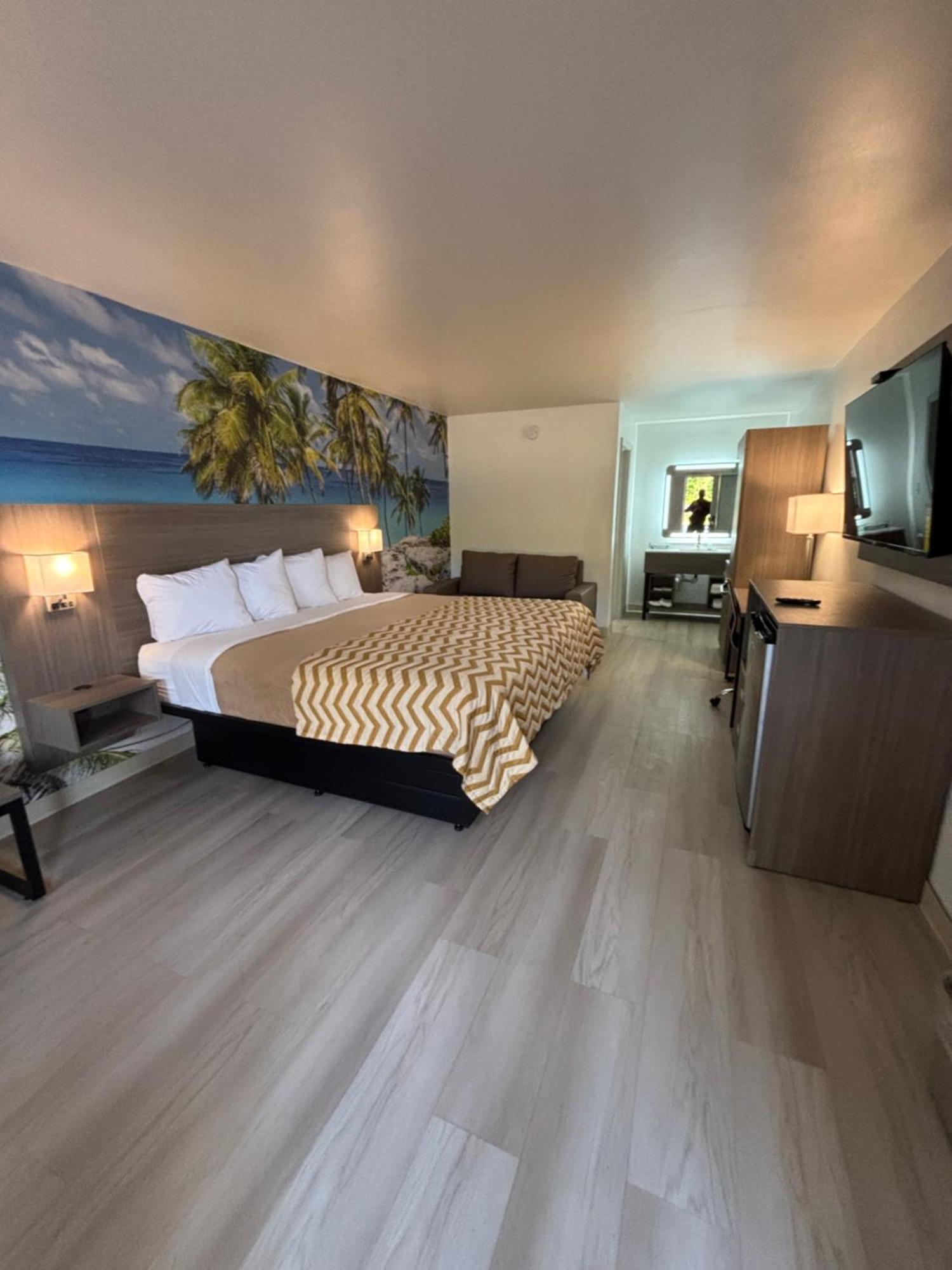 Hotel High Springs Soon To Be Clarion Pointe 2*